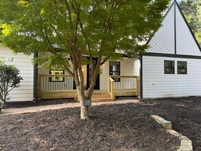1620 Chevron Way in Atlanta, GA - Building Photo - Building Photo