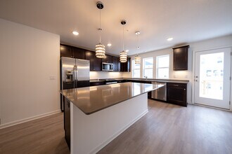 5885 156th St W in Apple Valley, MN - Building Photo - Building Photo