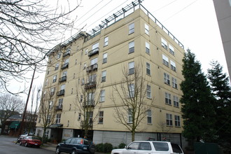 Kearney House Apartments in Portland, OR - Building Photo - Building Photo