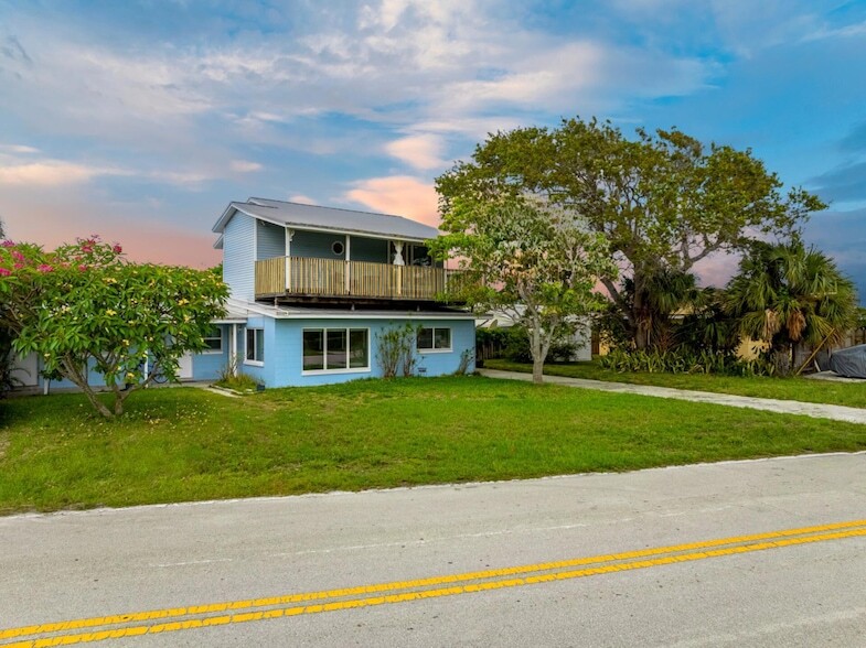 1412 Bayshore Dr in Fort Pierce, FL - Building Photo