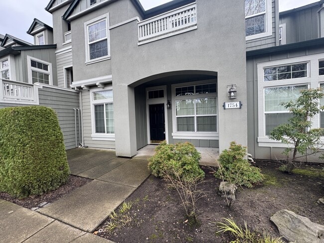1754 NE Ashberry Dr in Hillsboro, OR - Building Photo - Building Photo