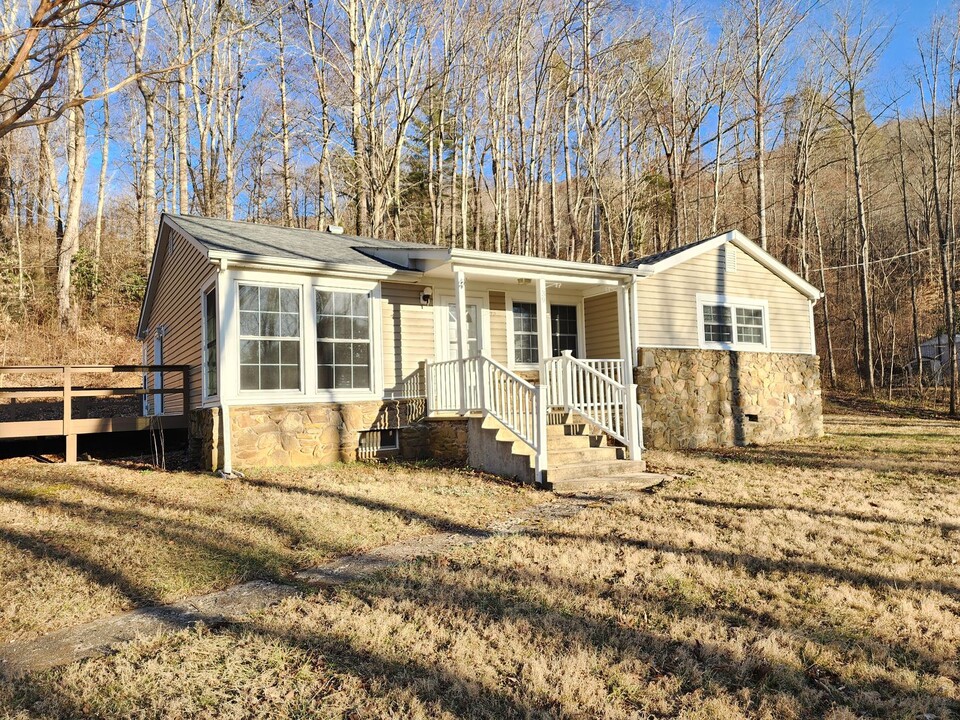 39 Summer Haven Rd in Swannanoa, NC - Building Photo