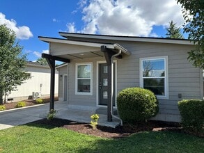 969 Nantucket Ave in Eugene, OR - Building Photo - Building Photo