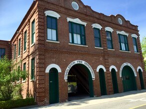 251 Meeting St in Charleston, SC - Building Photo - Building Photo