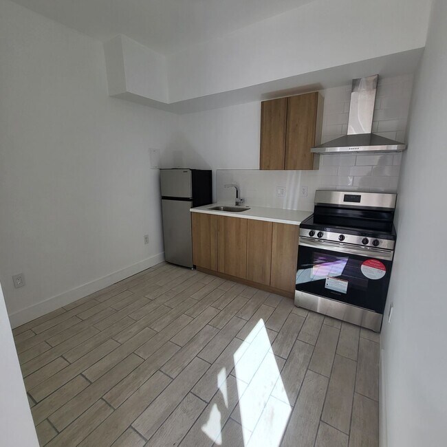 property at 1639 S Hobart Blvd