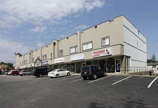 Riverside Square in Bloomingdale, NJ - Building Photo - Building Photo