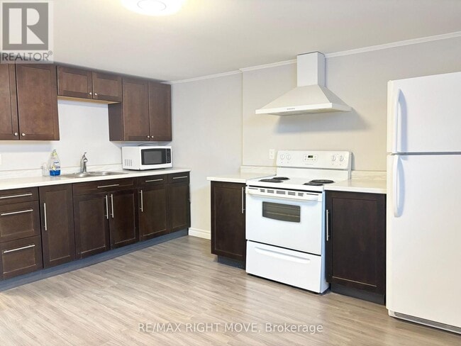 property at 12 Dalton Crescent N