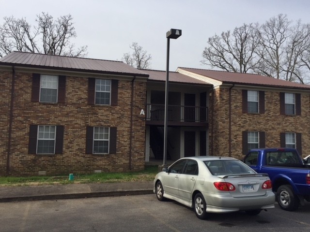 Abilene Center in Abilene, KS - Building Photo