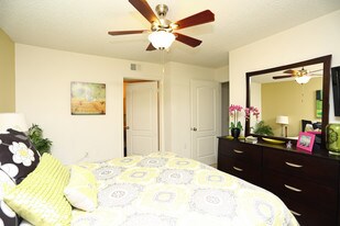 Camden Bay in Tampa, FL - Building Photo