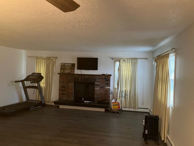 521 Tyee Cir, Unit A in Anchorage, AK - Building Photo - Building Photo