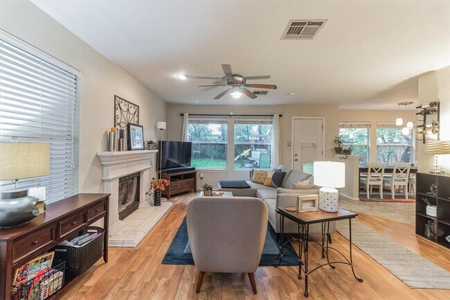 2912 Feathercrest Dr in Austin, TX - Building Photo - Building Photo