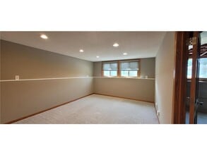 8496 Harkness Rd in Cottage Grove, MN - Building Photo - Building Photo