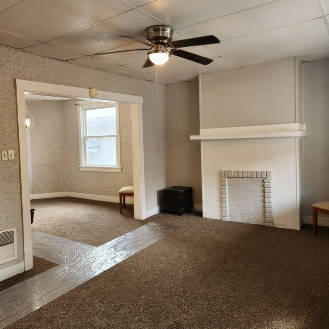 436 Division Ave, Unit 2 in Pittsburgh, PA - Foto de edificio - Building Photo