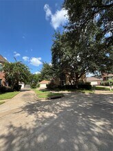 8230 Falling Water Ct in Sugar Land, TX - Building Photo - Building Photo