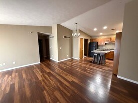 102-116 Goldenrod Dr in Chatham, IL - Building Photo
