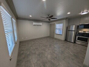 935 E Divisadero St in Fresno, CA - Building Photo - Building Photo