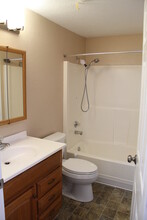 14312 126th Ave NE, Unit 001 in Kirkland, WA - Building Photo - Building Photo