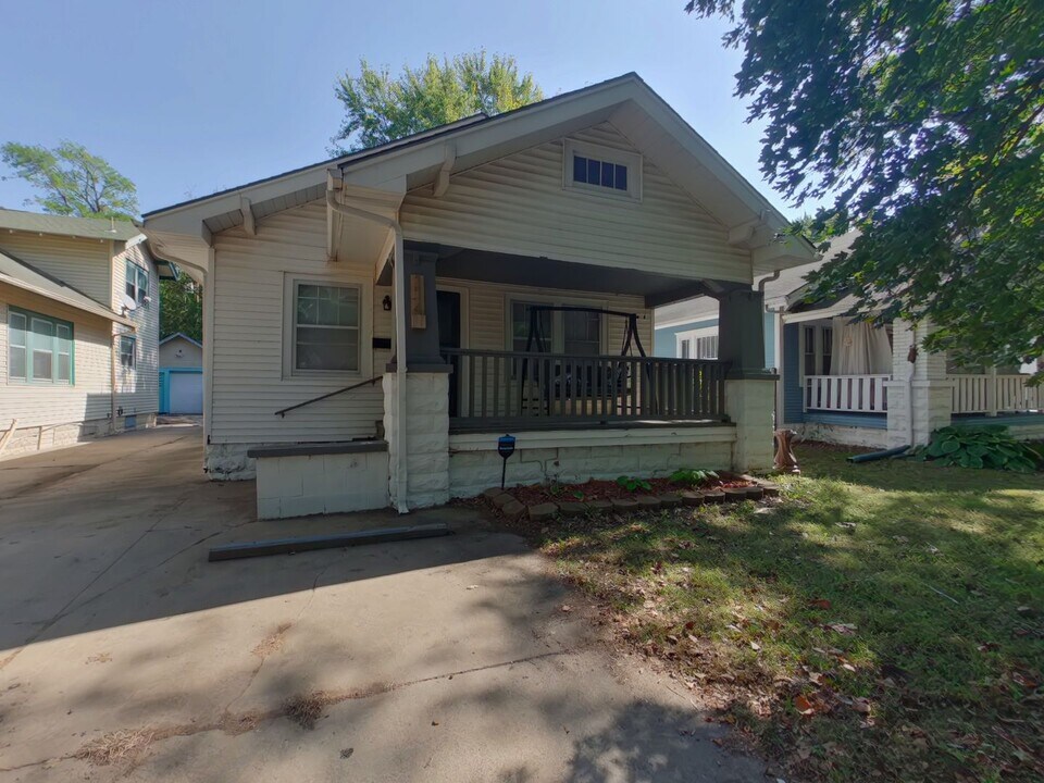 334 S Estelle St in Wichita, KS - Building Photo