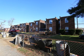 Liberty Cove in Baltimore, MD - Building Photo - Building Photo