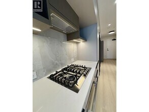 125 Albert St in Port Moody, BC - Building Photo - Building Photo