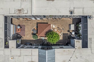 9607 Riddlewood Ln in Houston, TX - Foto de edificio - Building Photo