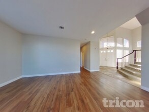 5 Corte Madera in Lake Elsinore, CA - Foto de edificio - Building Photo