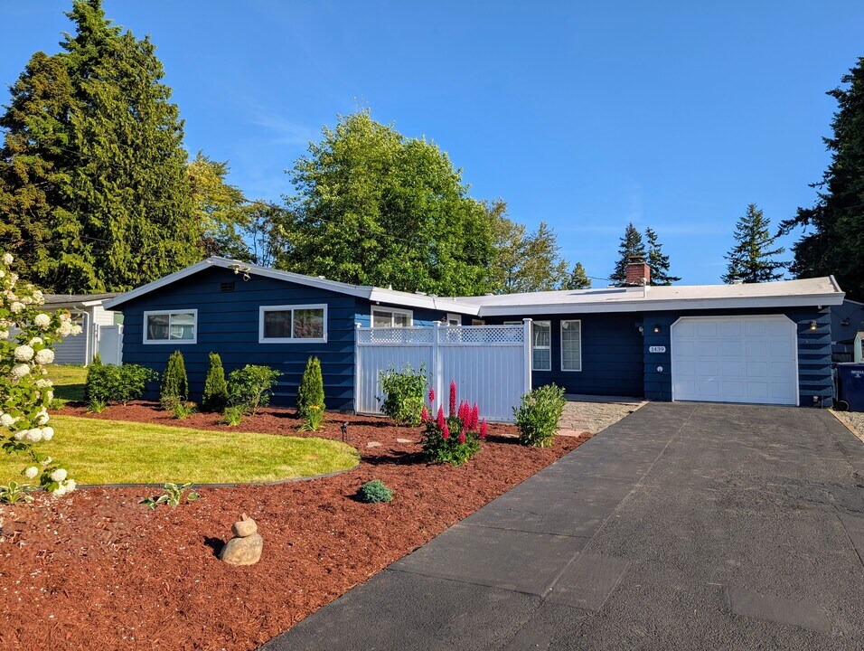 1439 S 303rd St in Federal Way, WA - Building Photo