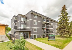 Parklane Gardens in Edmonton, AB - Building Photo