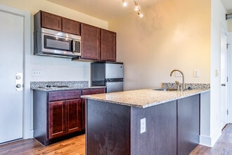 2301 Auburn Avenue in Cincinnati, OH - Foto de edificio - Interior Photo
