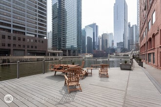 345 N Canal St, Unit 1205 in Chicago, IL - Building Photo - Building Photo