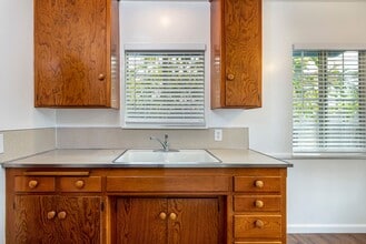 818 Mayflower Ave in Monrovia, CA - Building Photo - Building Photo