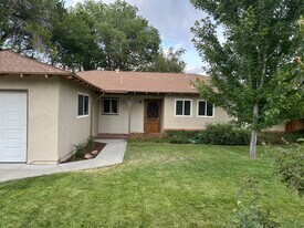 453 Grandview Dr in Bishop, CA - Building Photo