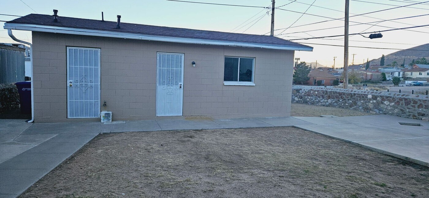 2600 Aurora Ave in El Paso, TX - Building Photo