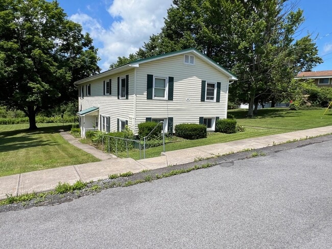 107 Oak Hill Rd, Unit 4