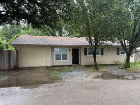 100 E Brown St in Princeton, TX - Building Photo