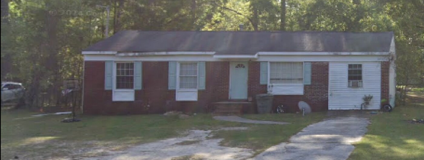 1868 S Locust Ave in Denmark, SC - Building Photo