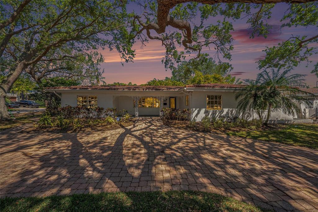 1100 Snell Isle Blvd NE in St. Petersburg, FL - Building Photo