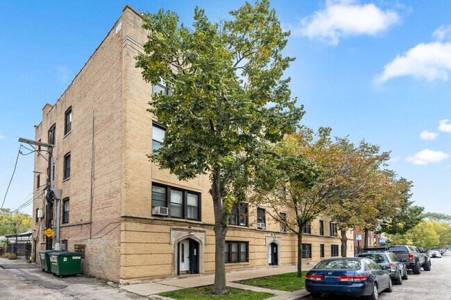 property at 3608 W Dickens Ave