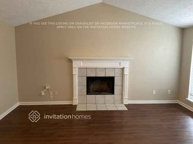 4042 Parks Rd in Flowery Branch, GA - Foto de edificio - Building Photo