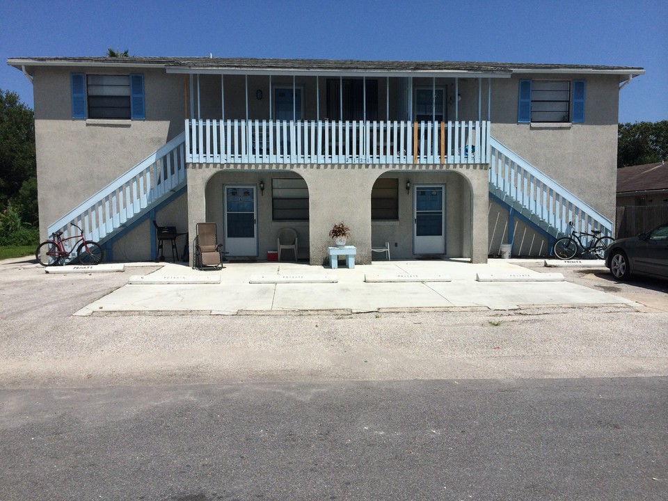 2121 Gordon Ave in Jacksonville Beach, FL - Building Photo