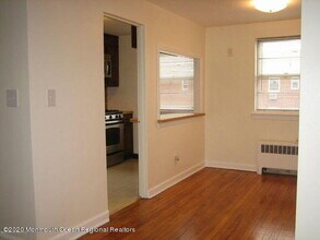 169 Manor Dr in Red Bank, NJ - Building Photo - Building Photo