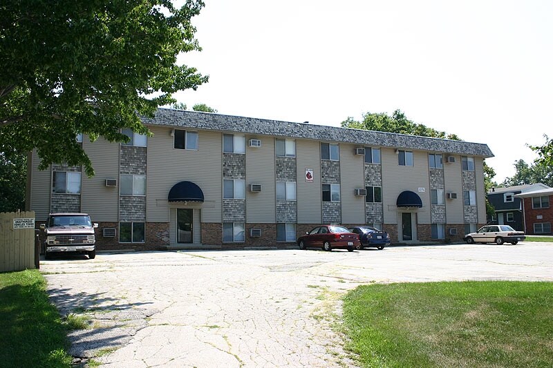 4 Flora Way in Normal, IL - Building Photo