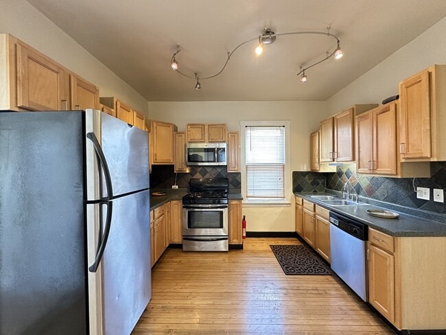 3428 W Lyndale St in Chicago, IL - Building Photo - Building Photo