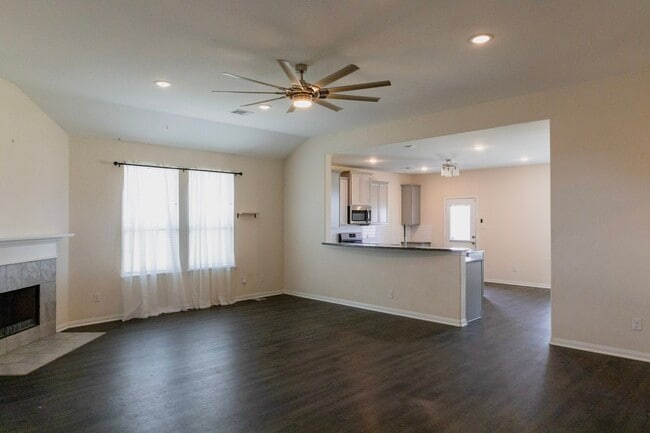 221 White Wing Ln in Sealy, TX - Building Photo - Building Photo