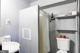 4 W New St, Unit 4W in Lancaster, PA - Building Photo - Building Photo