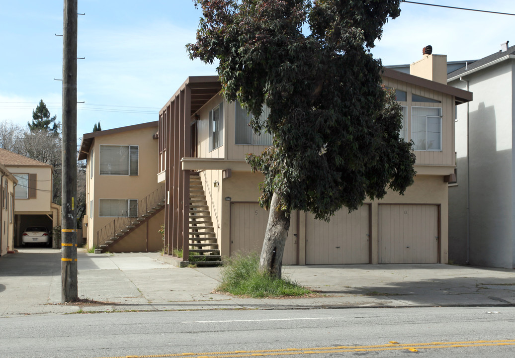 1121 El Camino Real in Burlingame, CA - Foto de edificio