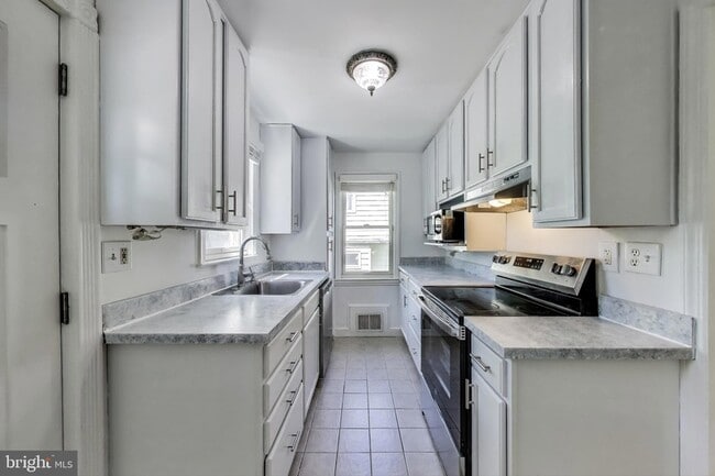 4600 Jones Bridge Rd in Bethesda, MD - Building Photo - Building Photo