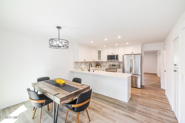 1116 Nottingwood Cir in Westlake Village, CA - Building Photo - Building Photo