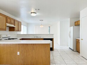 593 Old W Ct in Las Vegas, NV - Building Photo - Building Photo