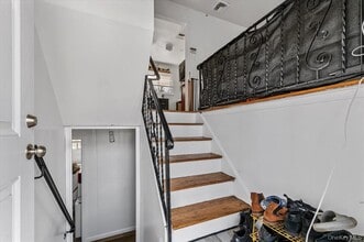 22 Hudson Pl, Unit 22 in Hempstead, NY - Building Photo - Building Photo